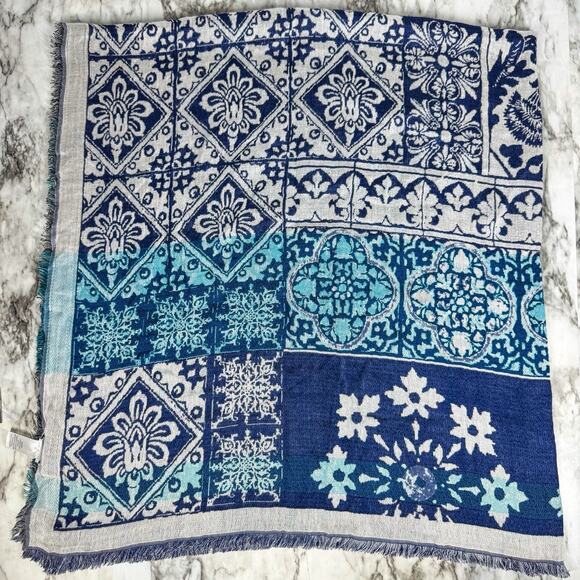 J. Jill Blue 46” X 46” Square Fringed Scarf Wrap Large Floral Geometric - Picture 4 of 8